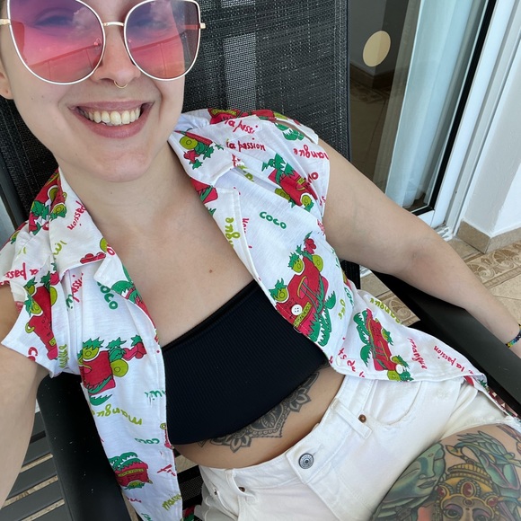 Meet your Posher, Erica - Picture 2 of 6